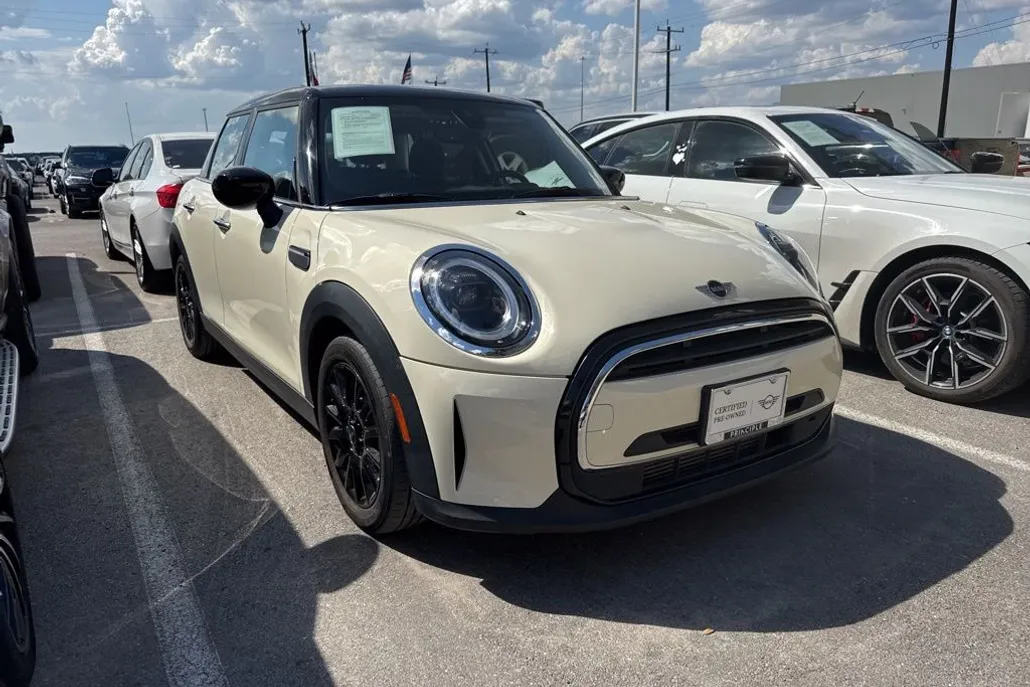 2023 Mini Cooper 4 Door Hardtop Signature photo 1