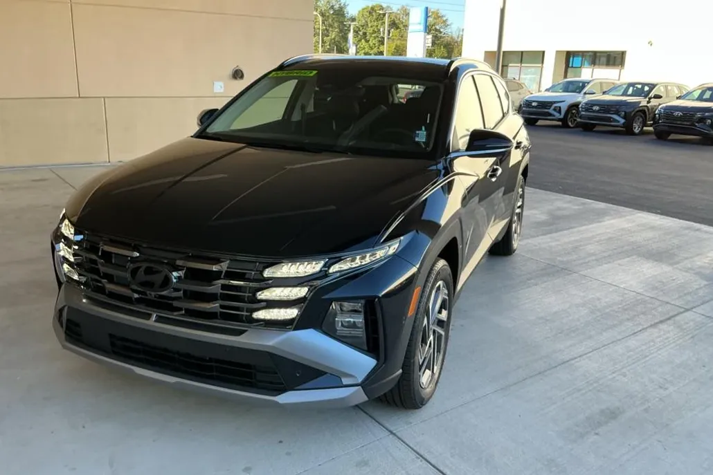 2025 Hyundai Tucson Hybrid Limited photo 1