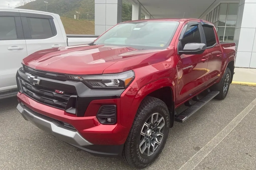 2025 Chevrolet Colorado Z71 photo 1