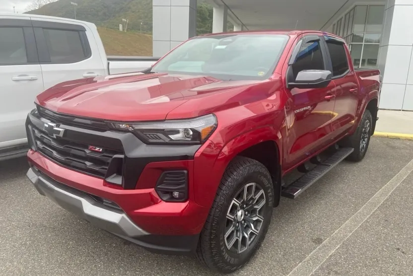 2025 Chevrolet Colorado Z71 photo 1