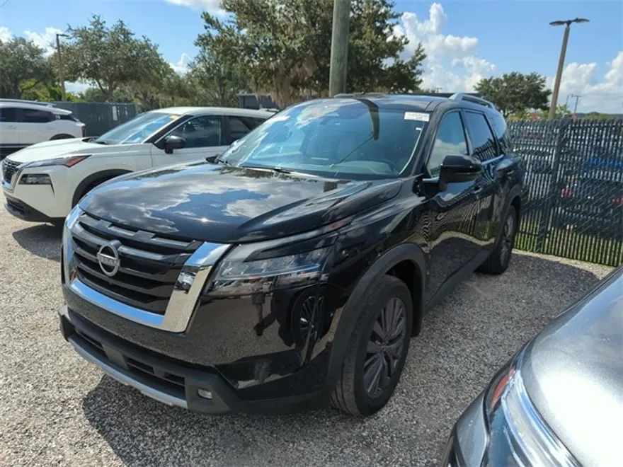 2022 Nissan Pathfinder SL photo 1