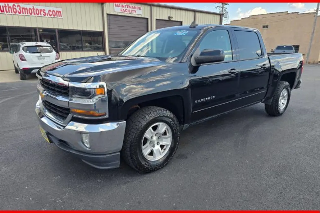 2017 Chevrolet Silverado 1500 LT photo 1