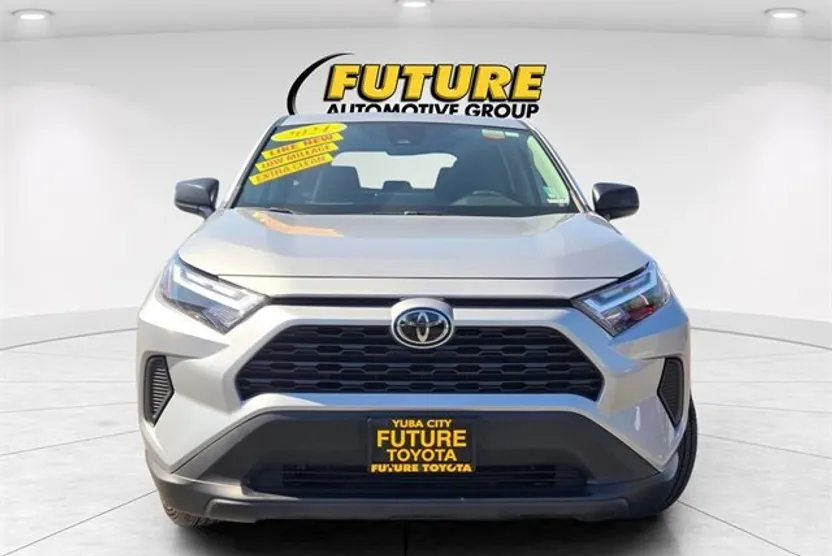 2024 Toyota RAV4 LE photo 1