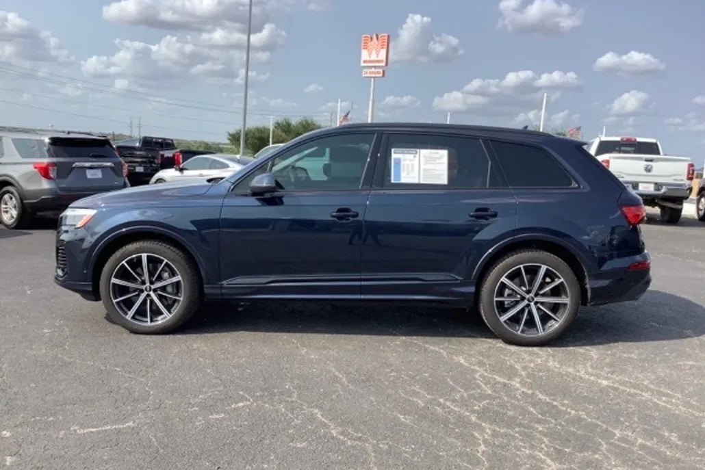 2025 Audi Q7 45 Premium Plus photo 1