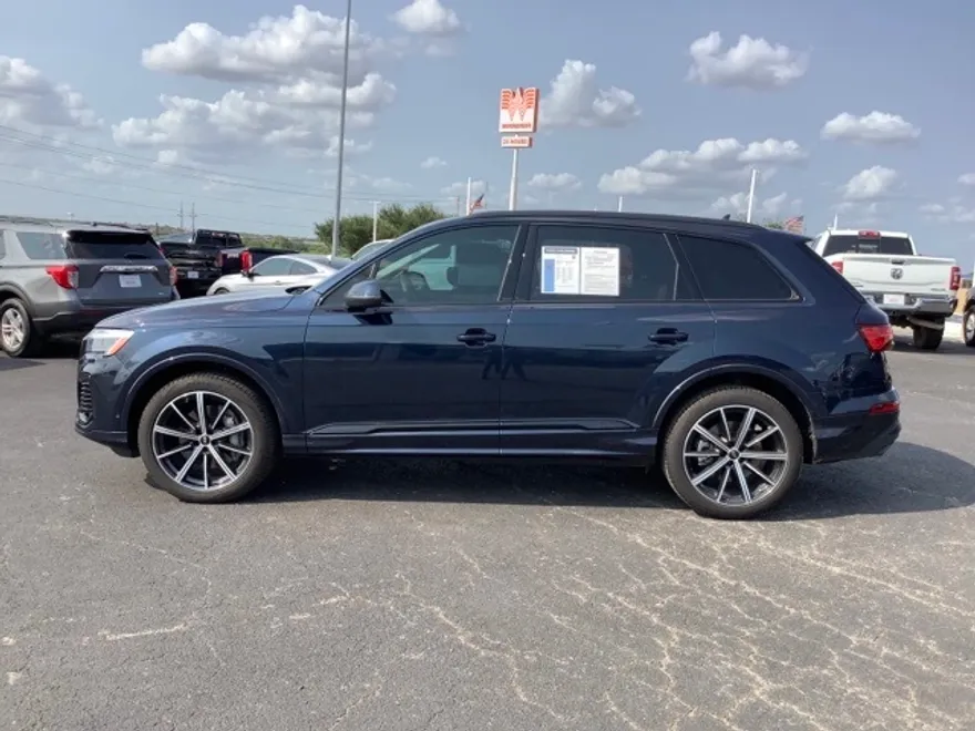 2025 Audi Q7 45 Premium Plus photo 1