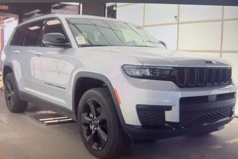 2023 Jeep Grand Cherokee Altitude photo 1