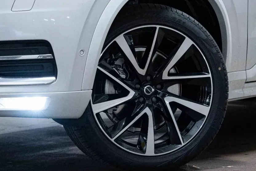 2025 Volvo XC90 B5 Plus photo 1