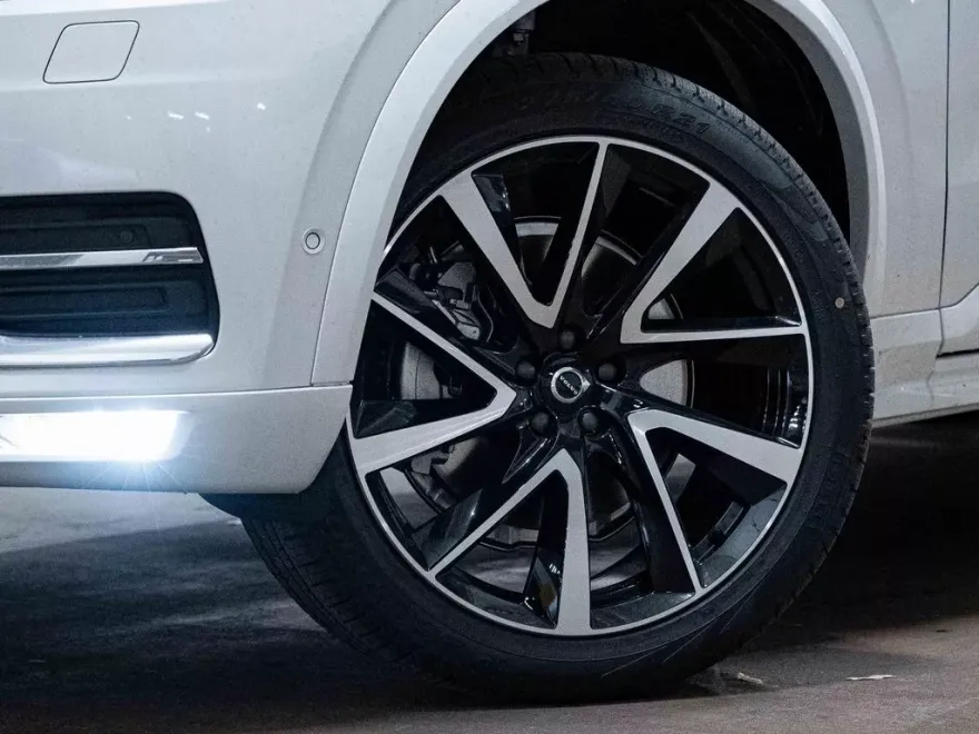 2025 Volvo XC90 B5 Plus photo 1