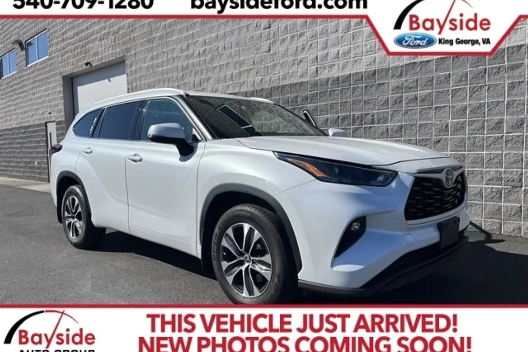2022 Toyota Highlander XLE photo 1