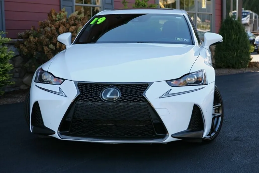2019 Lexus IS 300 photo 1