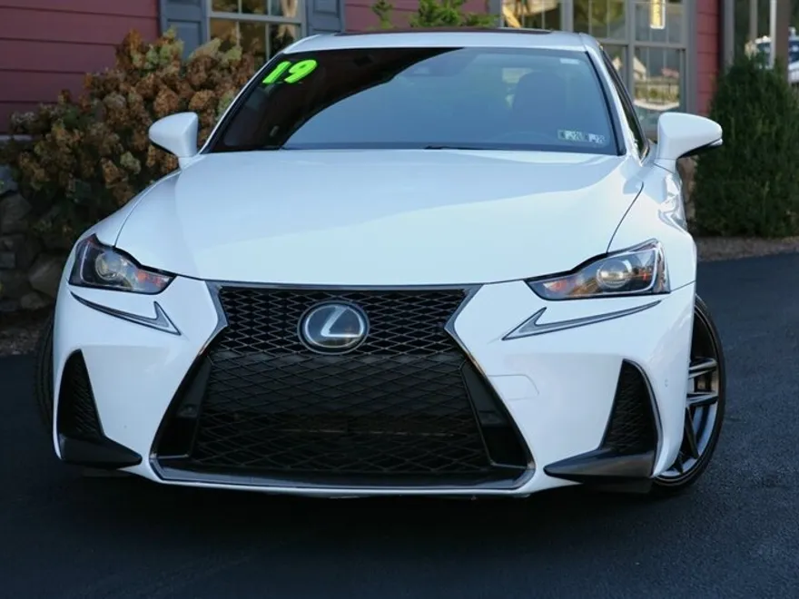 2019 Lexus IS 300 photo 1