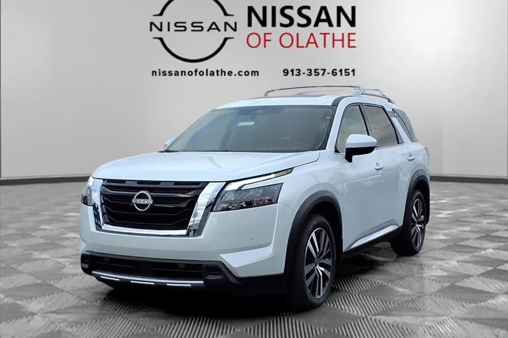 2025 Nissan Pathfinder Platinum photo 1