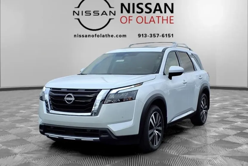 2025 Nissan Pathfinder Platinum photo 1