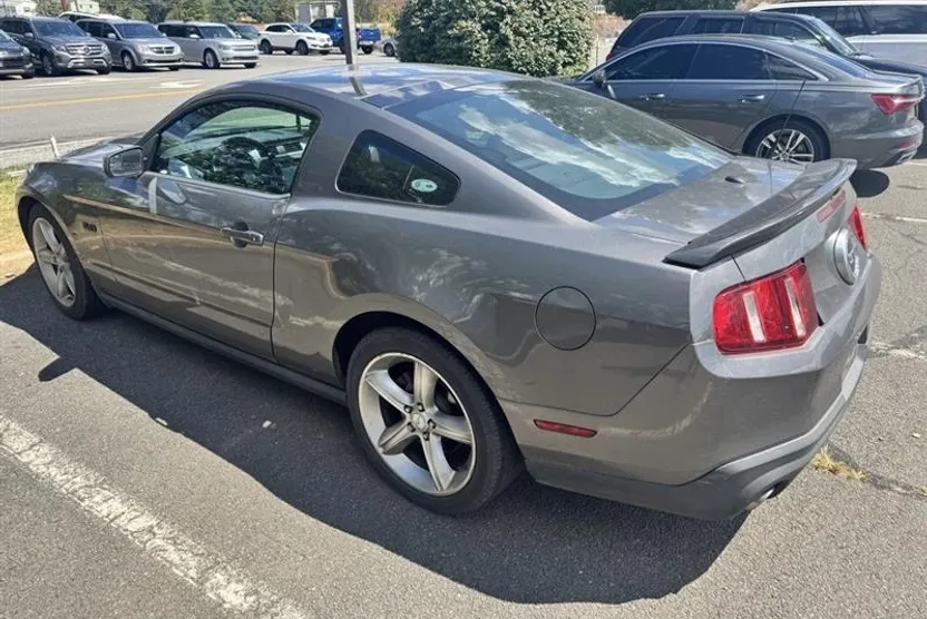 2011 Ford Mustang GT photo 1