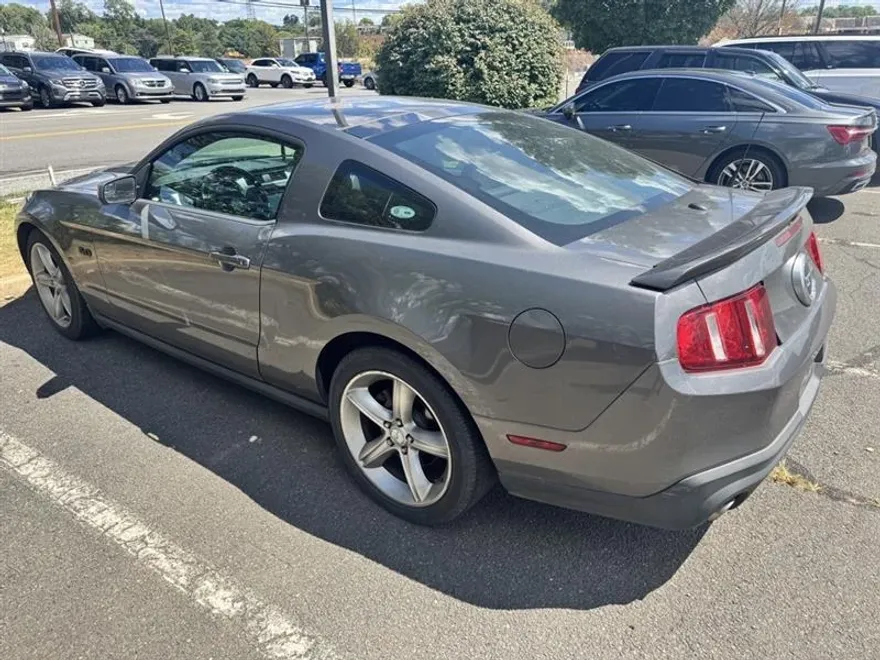 2011 Ford Mustang GT photo 1