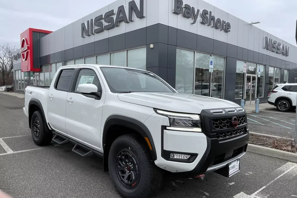 2025 Nissan Frontier PRO-4X photo 1