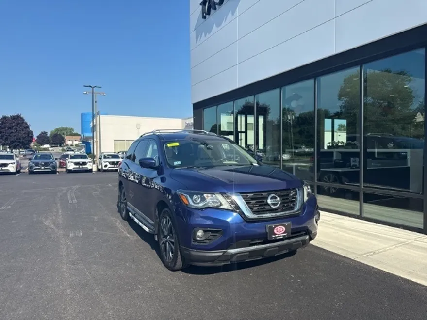 2018 Nissan Pathfinder Platinum photo 1