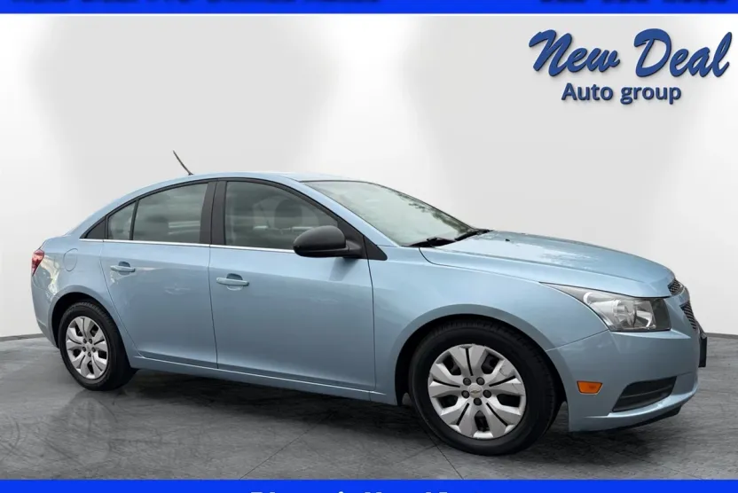 2012 Chevrolet Cruze LS photo 1