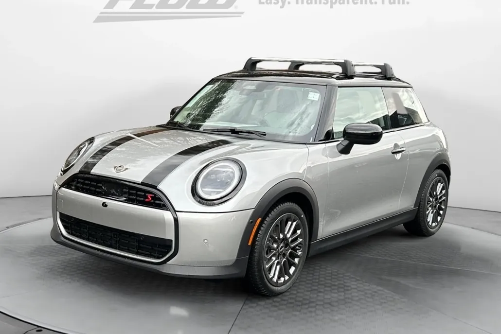 2025 Mini Cooper 2 Door Hardtop Iconic photo 1
