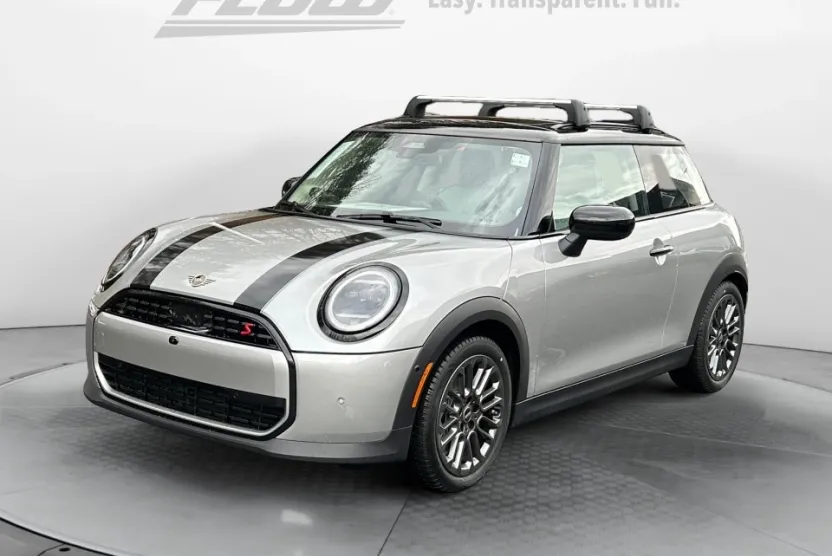 2025 Mini Cooper 2 Door Hardtop Iconic photo 1