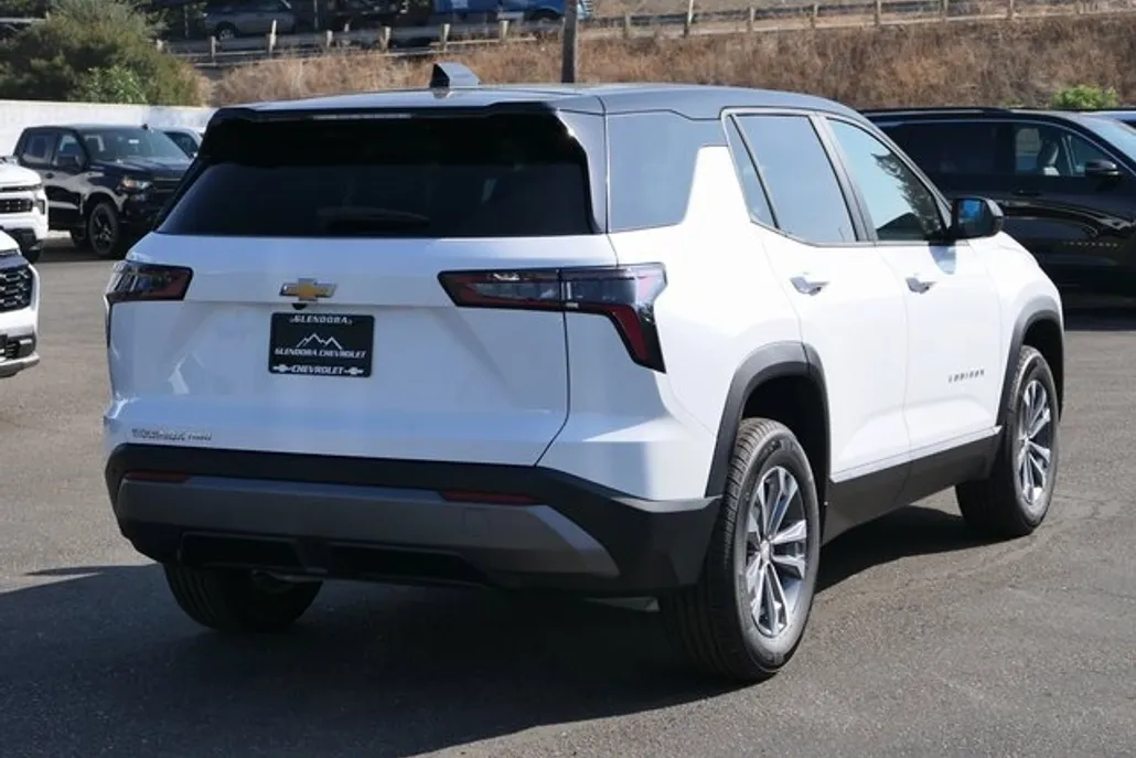 2026 Chevrolet Equinox LT photo 1