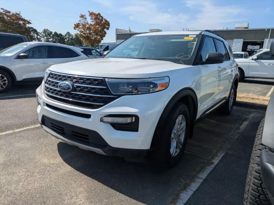 2022 Ford Explorer XLT photo 1