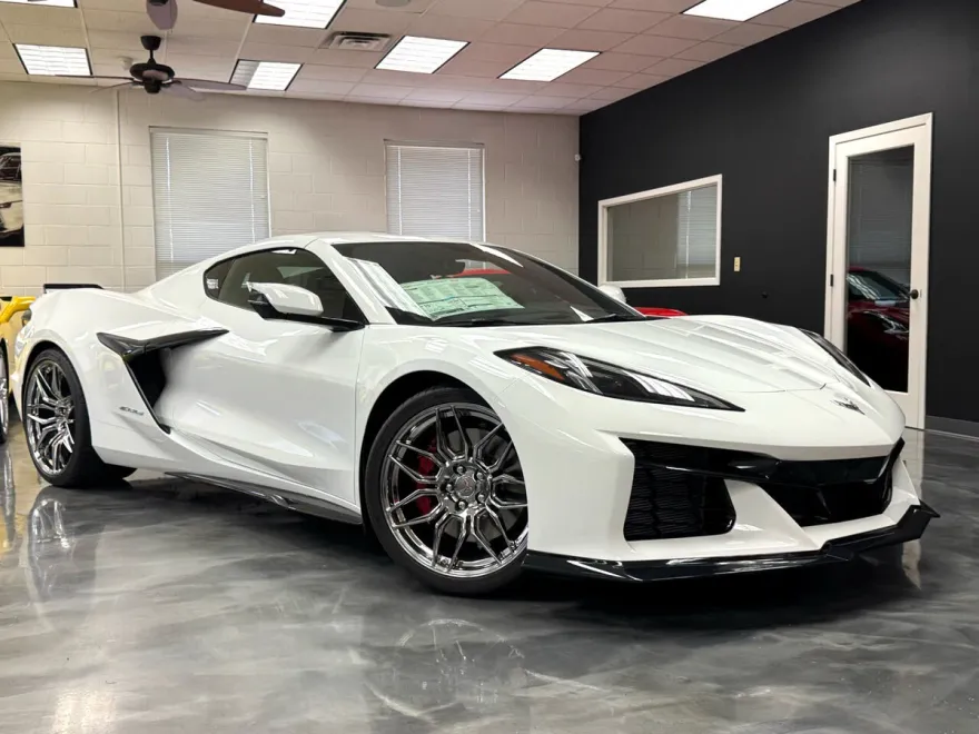 2023 Chevrolet Corvette Z06 2LZ photo 2
