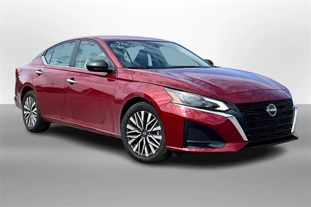 2025 Nissan Altima 2.5 SV photo 1