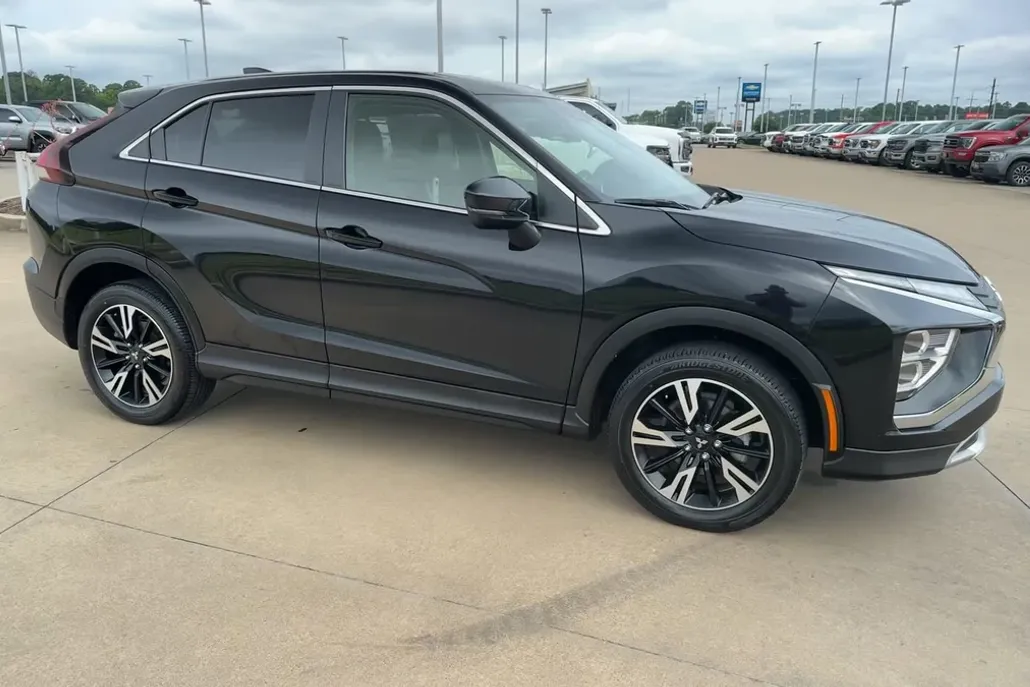 2024 Mitsubishi Eclipse Cross SE photo 1