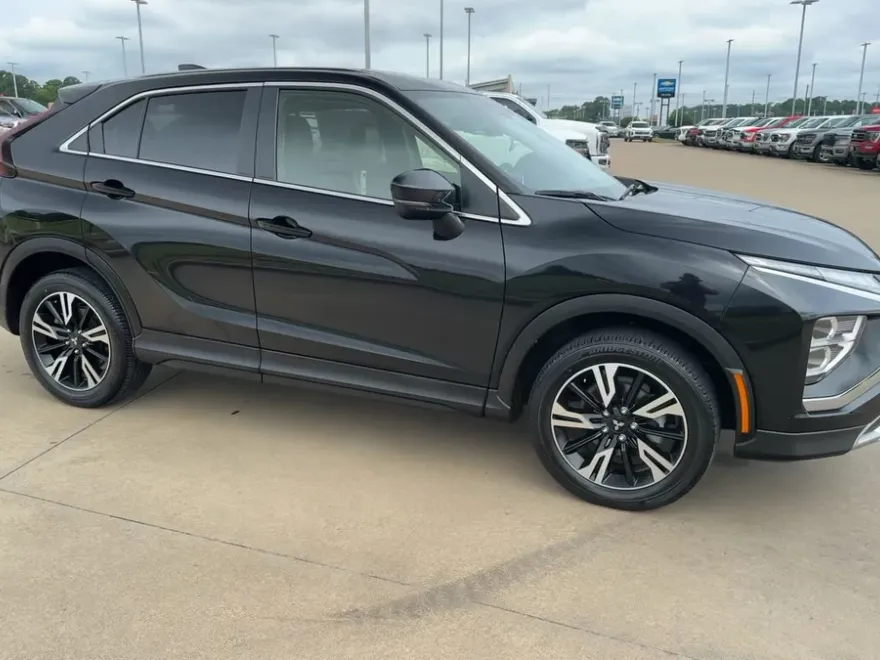 2024 Mitsubishi Eclipse Cross SE photo 1