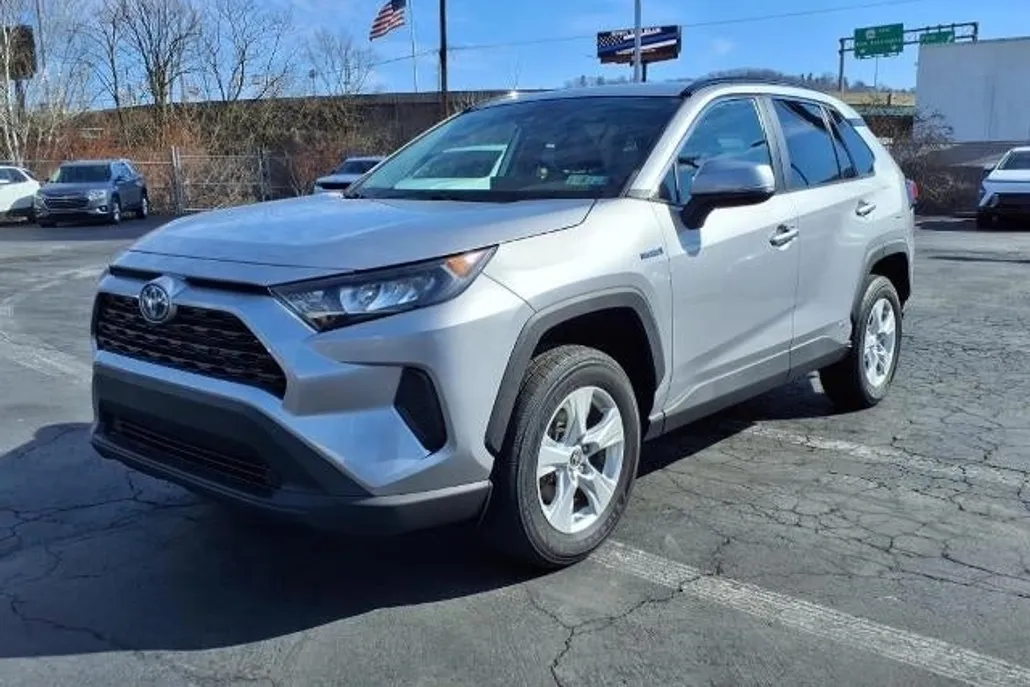 2021 Toyota RAV4 Hybrid LE photo 1