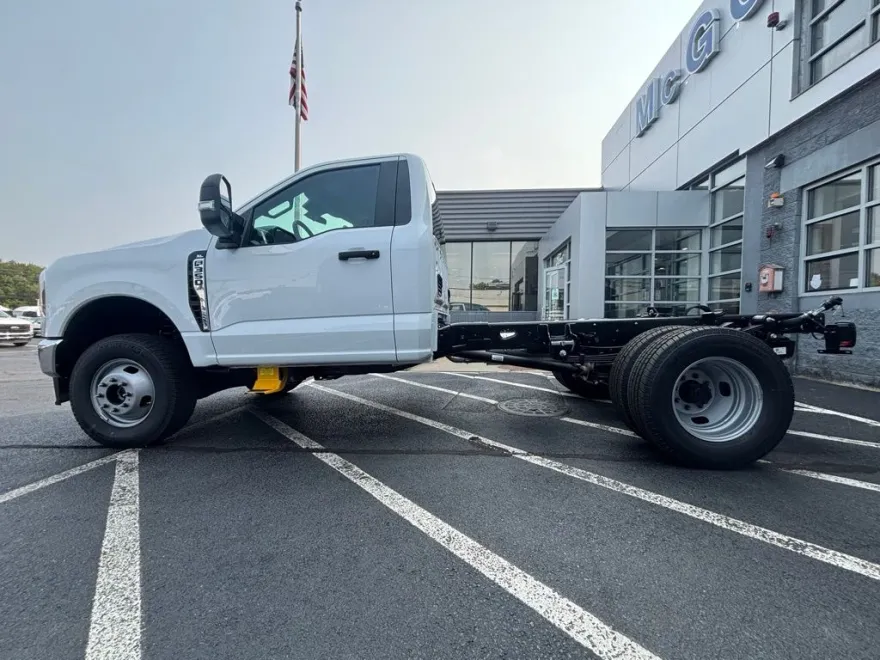 2026 Ford F-350 photo 1