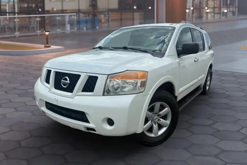 2014 Nissan Armada SV photo 1