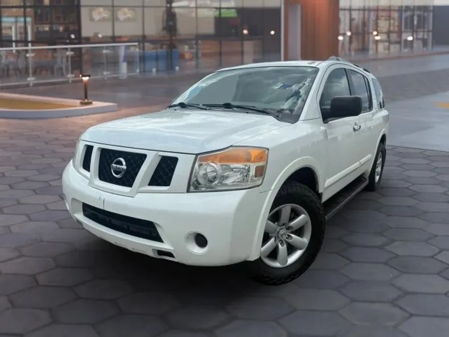 2014 Nissan Armada SV photo 1