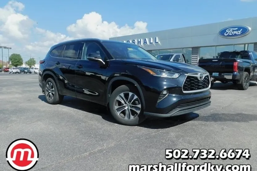 2021 Toyota Highlander XLE photo 1