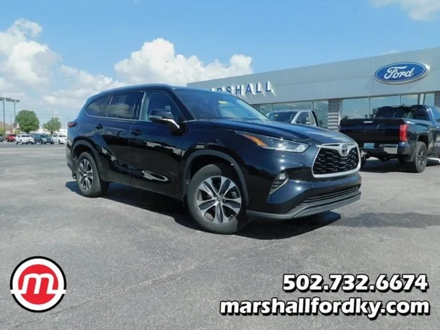 2021 Toyota Highlander XLE photo 1