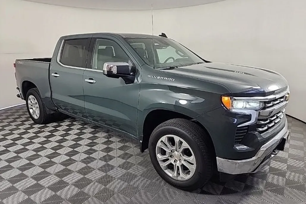 2025 Chevrolet Silverado 1500 LTZ photo 1