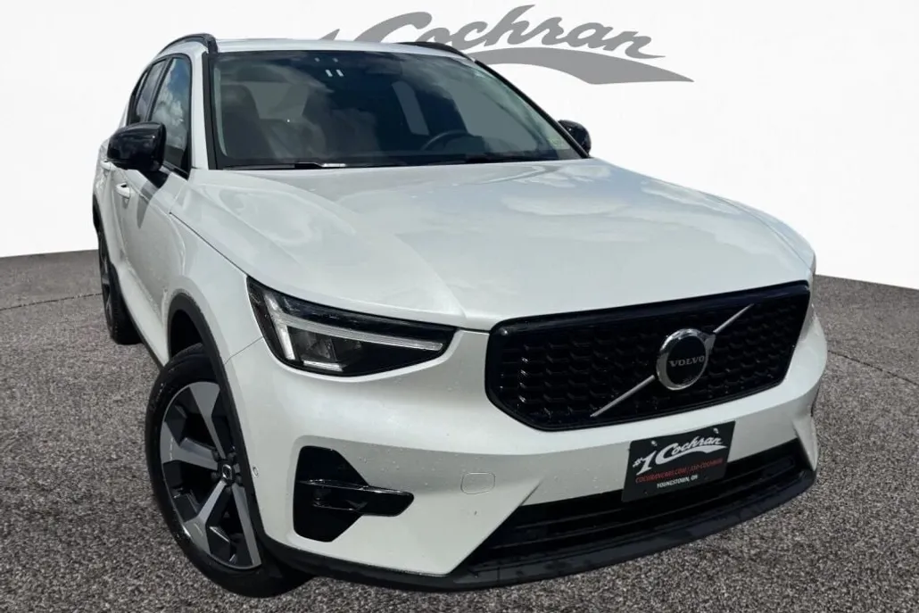 2024 Volvo XC40 Plus photo 1
