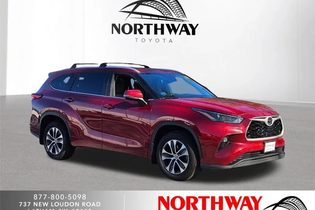 2023 Toyota Highlander XLE photo 1
