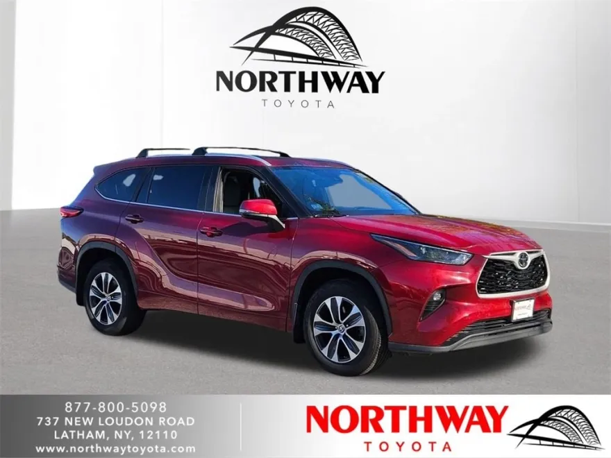 2023 Toyota Highlander XLE photo 1