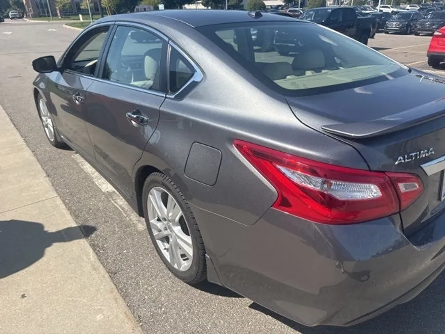 2016 Nissan Altima 3.5 SL photo 1