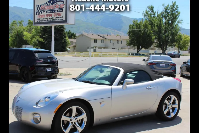 2006 Pontiac Solstice Convertible photo 1