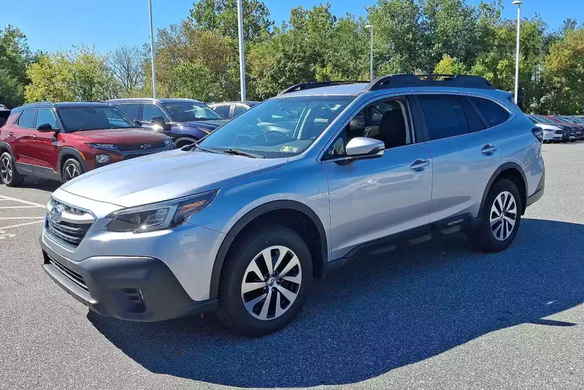 2021 Subaru Outback Premium photo 1