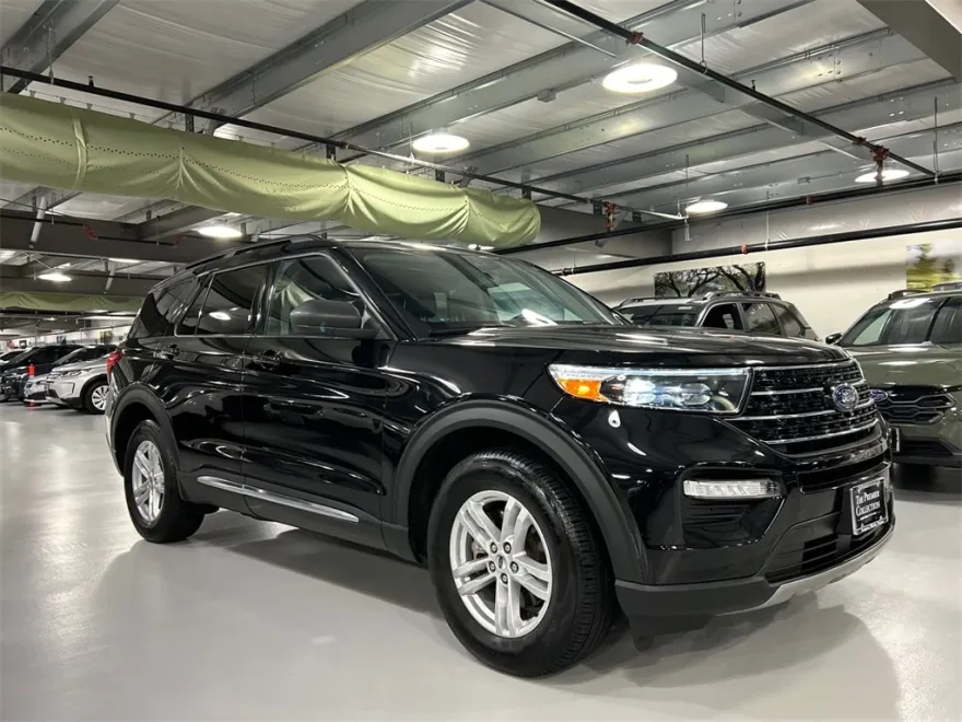 2021 Ford Explorer XLT photo 1