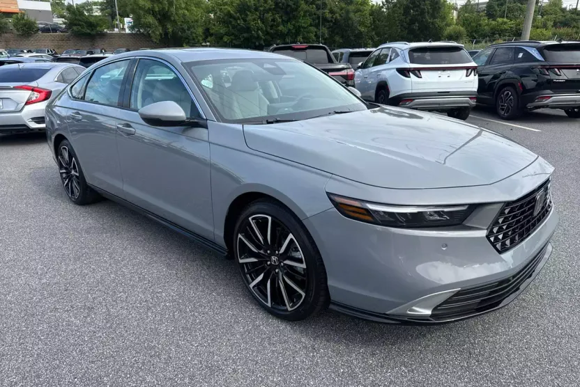 2025 Honda Accord Hybrid Touring photo 1
