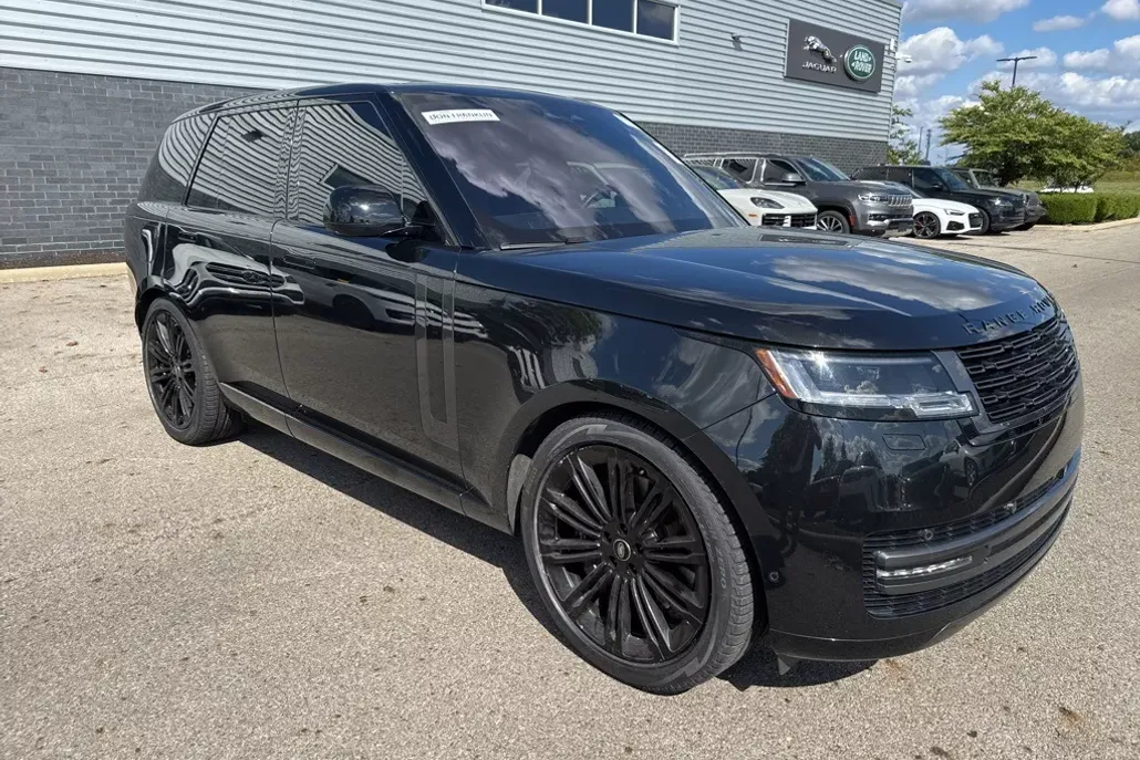 2023 Land Rover Range Rover SE photo 1