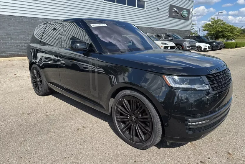 2023 Land Rover Range Rover SE photo 1