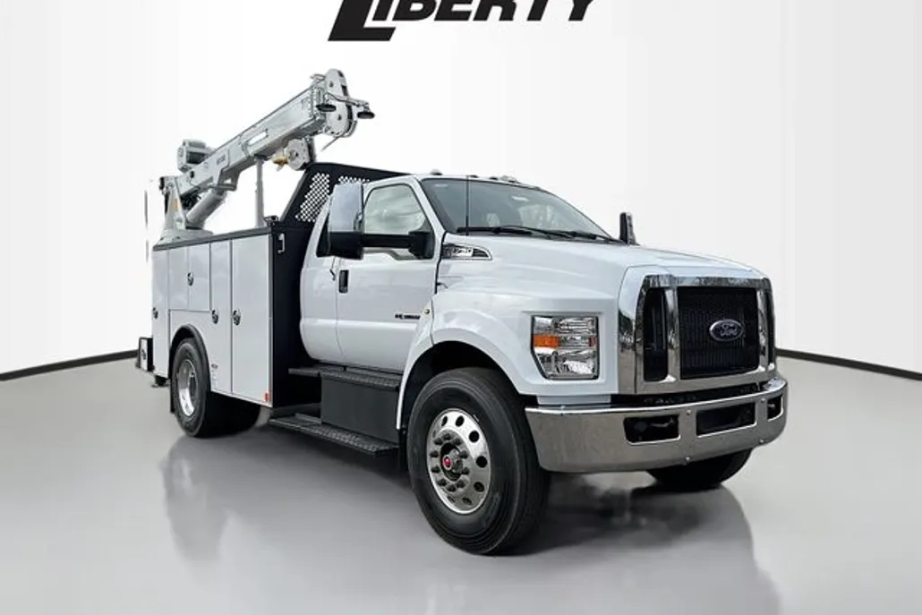 2025 Ford F-750 photo 1