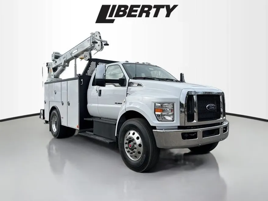 2025 Ford F-750 photo 1