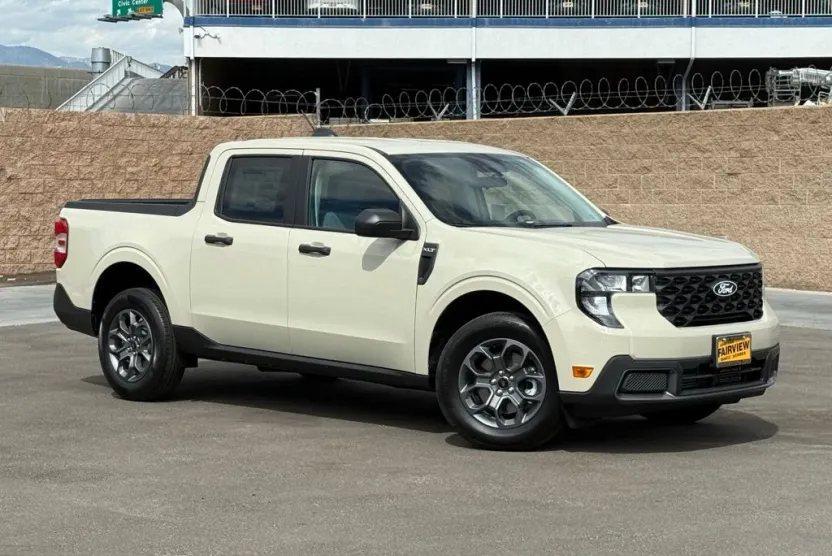 2025 Ford Maverick XLT photo 1